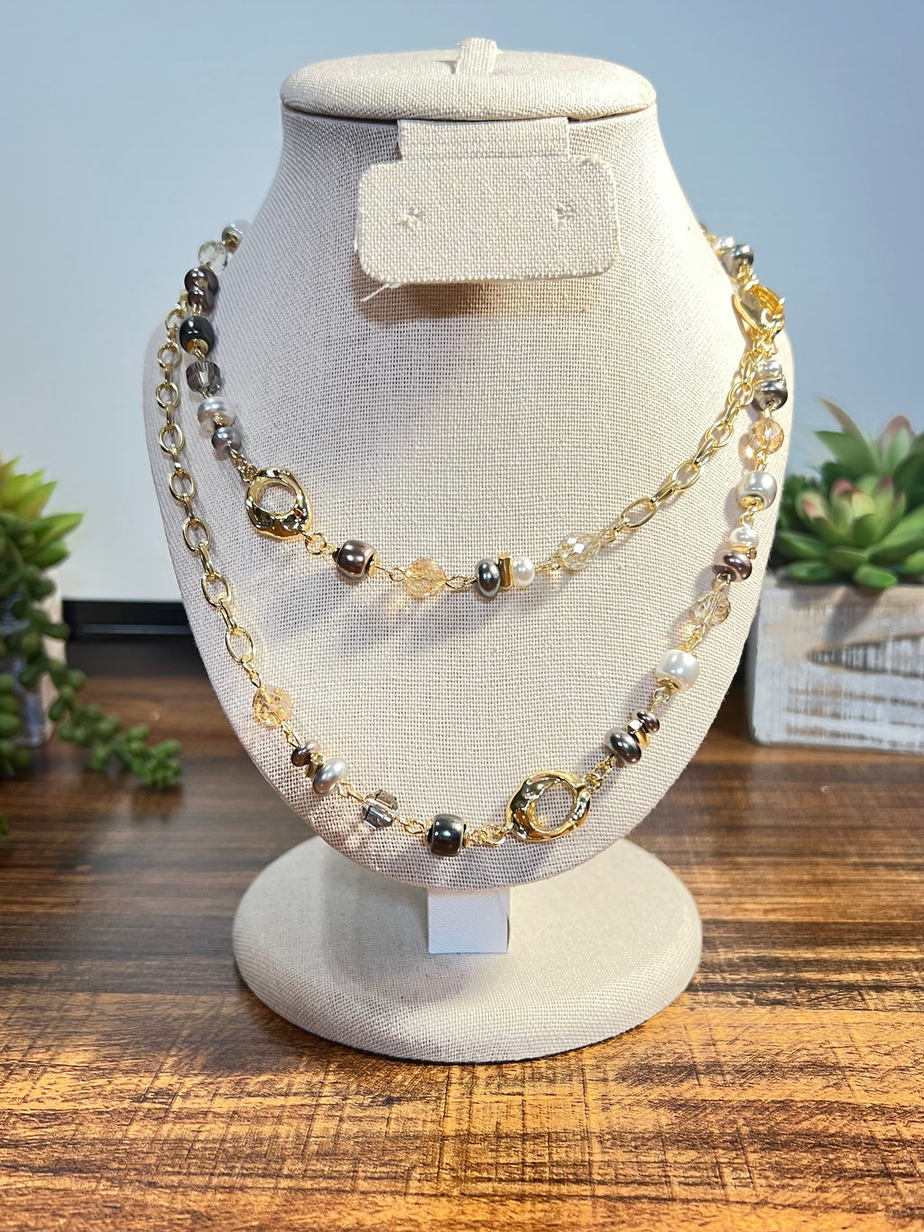 PEARL AND CRYSTAL NECKLACE